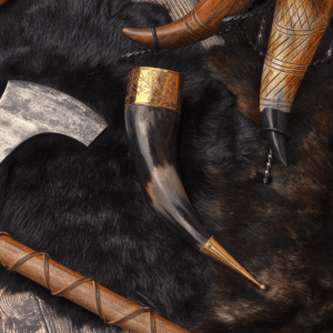 Leaf Rim Drinking Horn with Stand