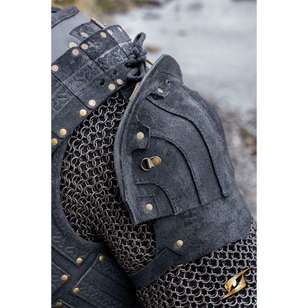 Woodsman Suede Shoulder Armour