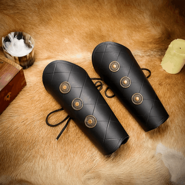 Hero's Leather Bracers - Black